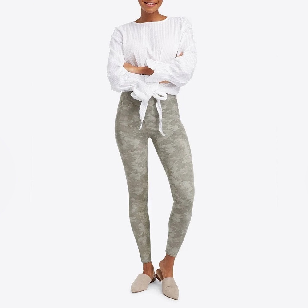 Spanx camo Jeans-ish pullon faux pocket Jegging style leggings, small.